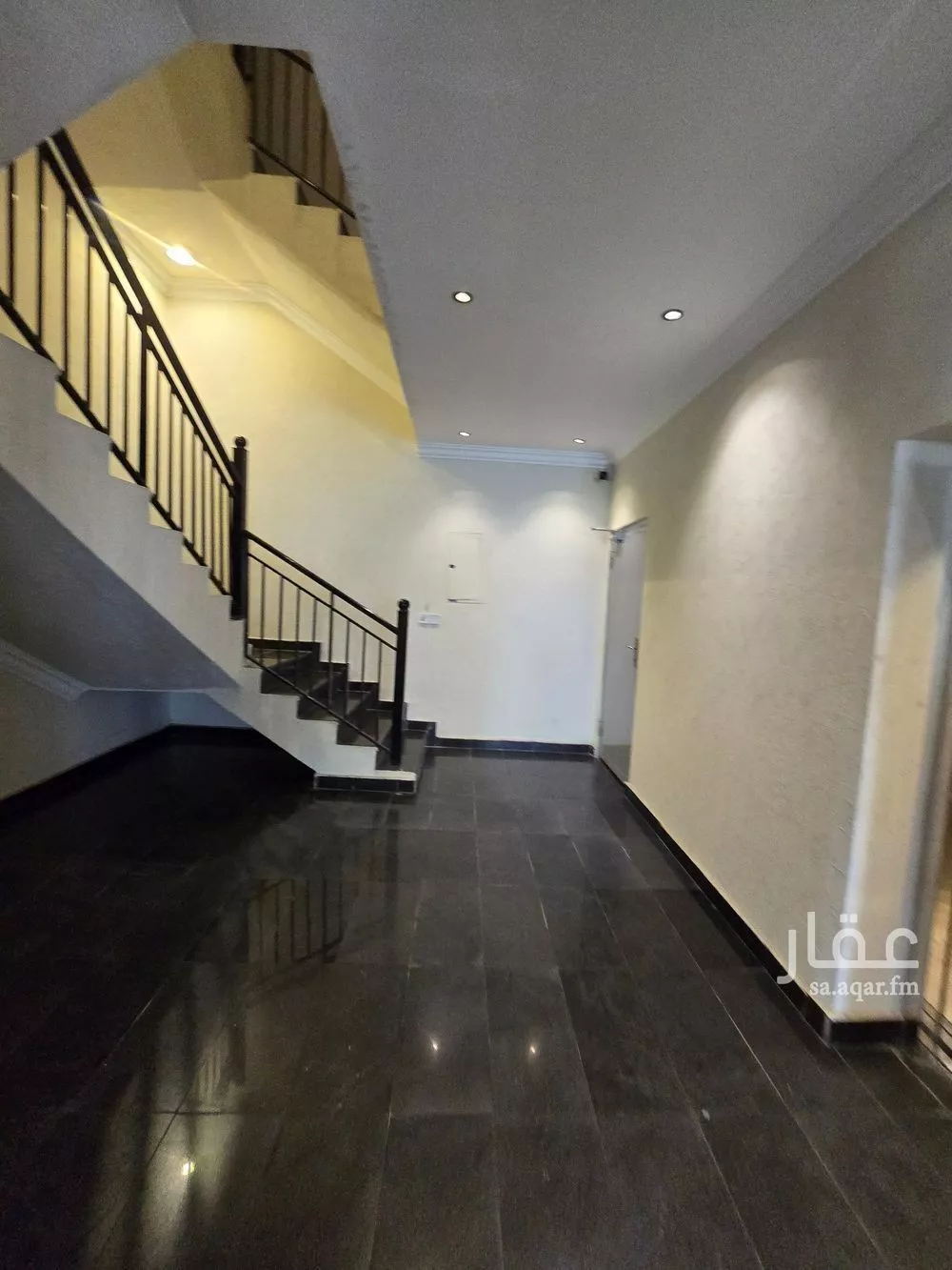 شقة 4 غرف في الحمرا 25