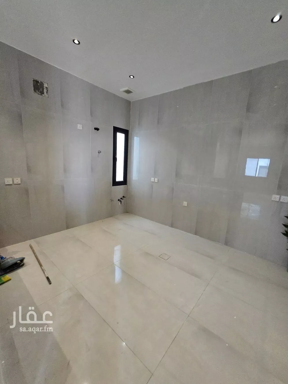 شقة 4 غرف في الحمرا 10