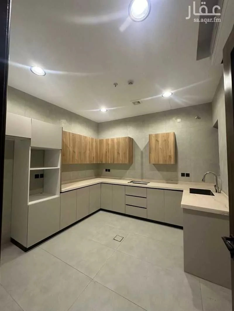 شقة 4 غرف في الحمرا 8