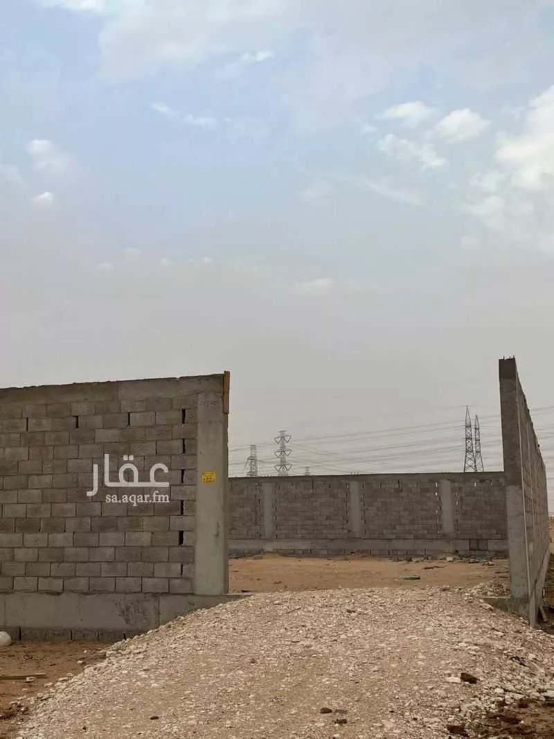 أرض 952 م² في الشرق 7