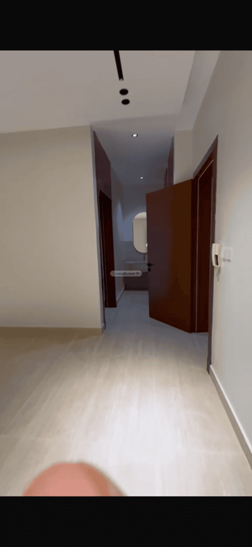 شقة 5 غرف في عكاظ 8