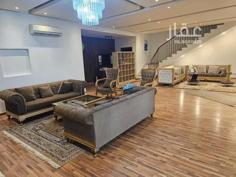 فيلا 5 غرف في عرقة 11