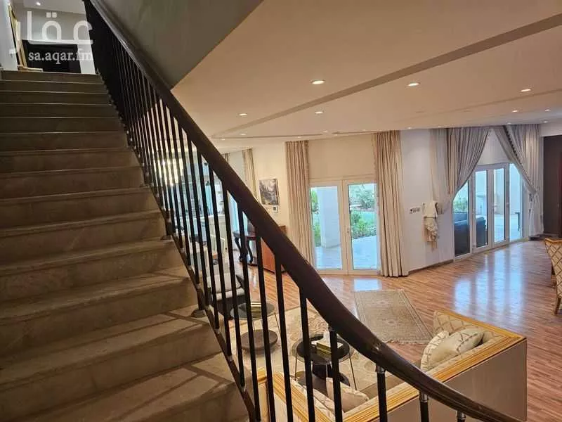 فيلا 5 غرف في عرقة 12