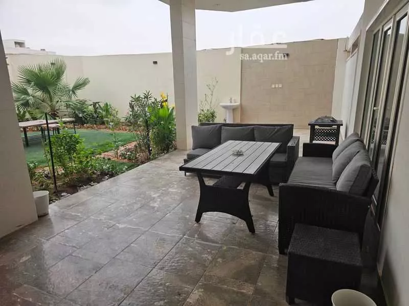 فيلا 5 غرف في عرقة 15