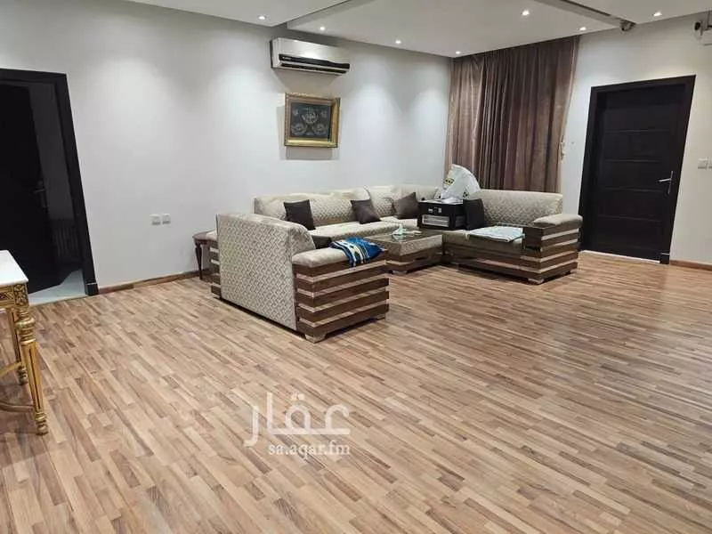 فيلا 5 غرف في عرقة 10