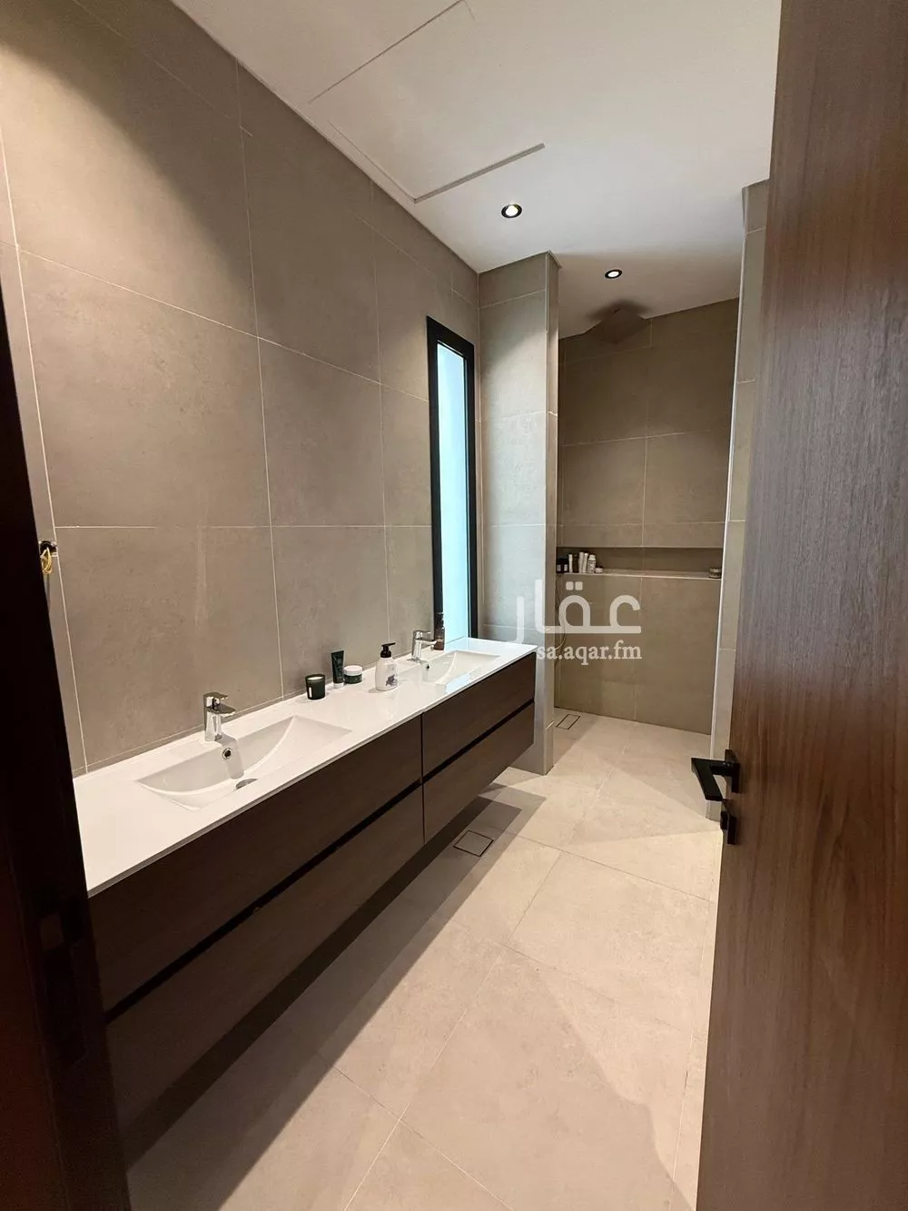 فيلا 4 غرف في البحر 10