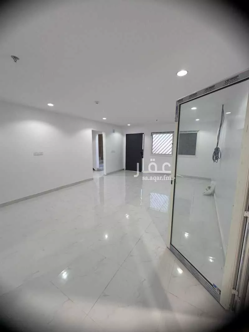 مستودع 600 م² في بدر 14