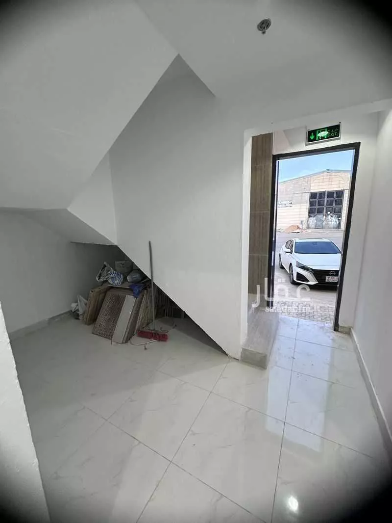 مستودع 600 م² في بدر 21