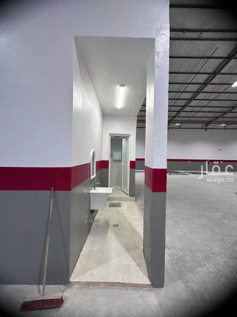 مستودع 600 م² في بدر 4