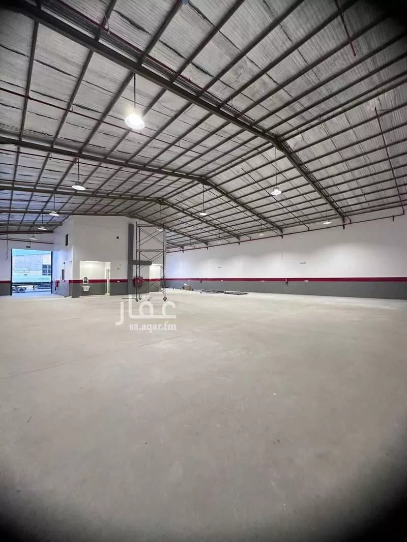 مستودع 600 م² في بدر 6