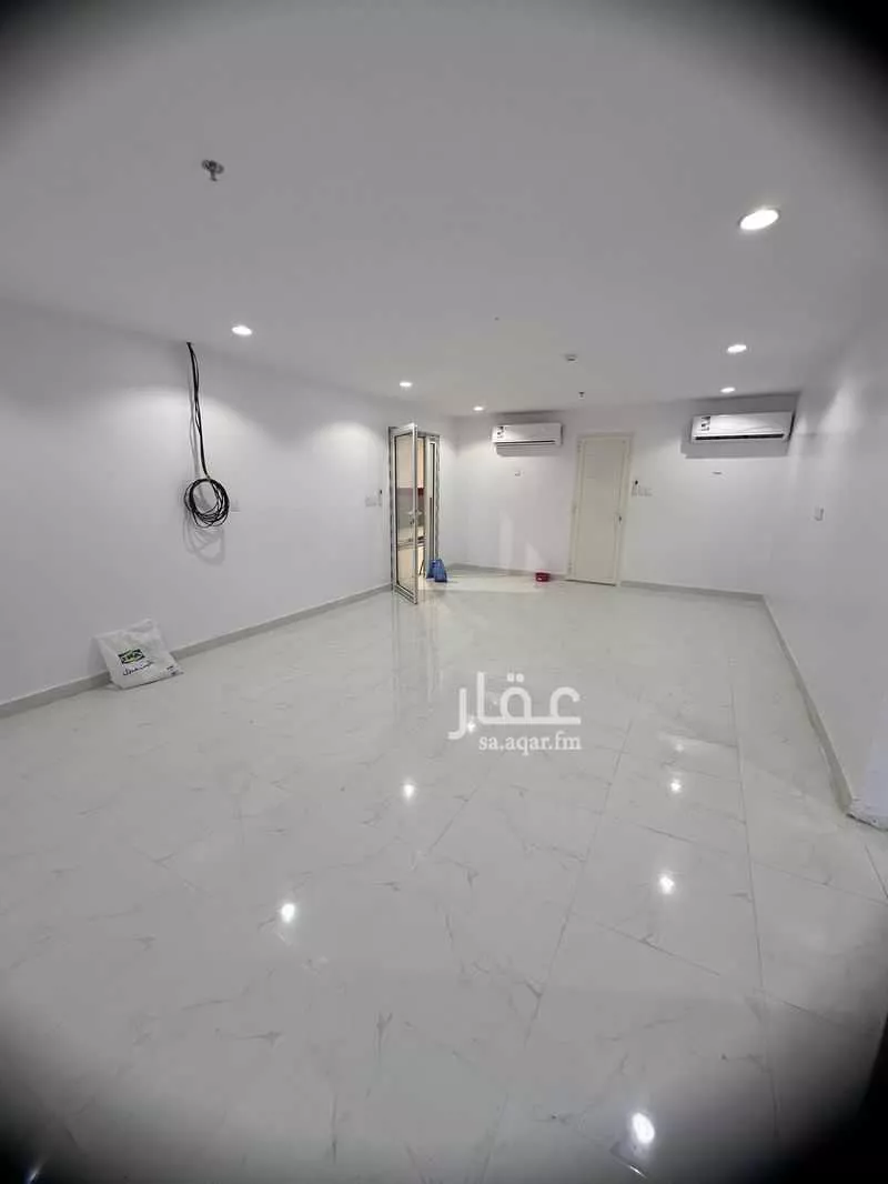 مستودع 600 م² في بدر 8