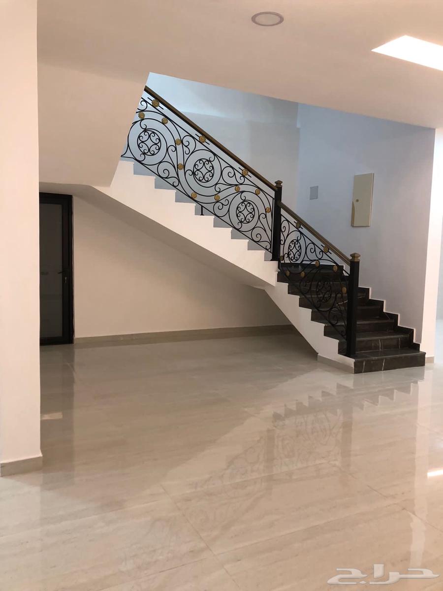 فيلا 7 غرف في اللؤلؤ 5