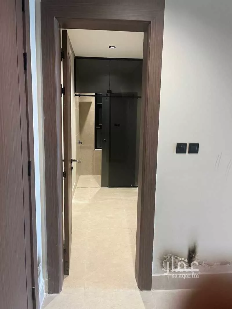 شقة 4 غرف في الخور 6