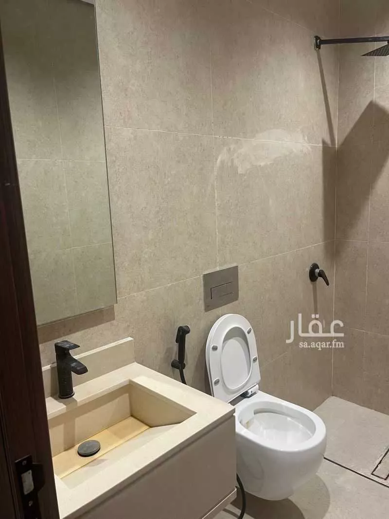 شقة 4 غرف في الخور 7