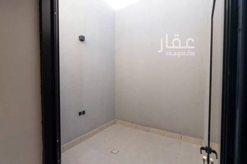 شقة 4 غرف في العارض 10