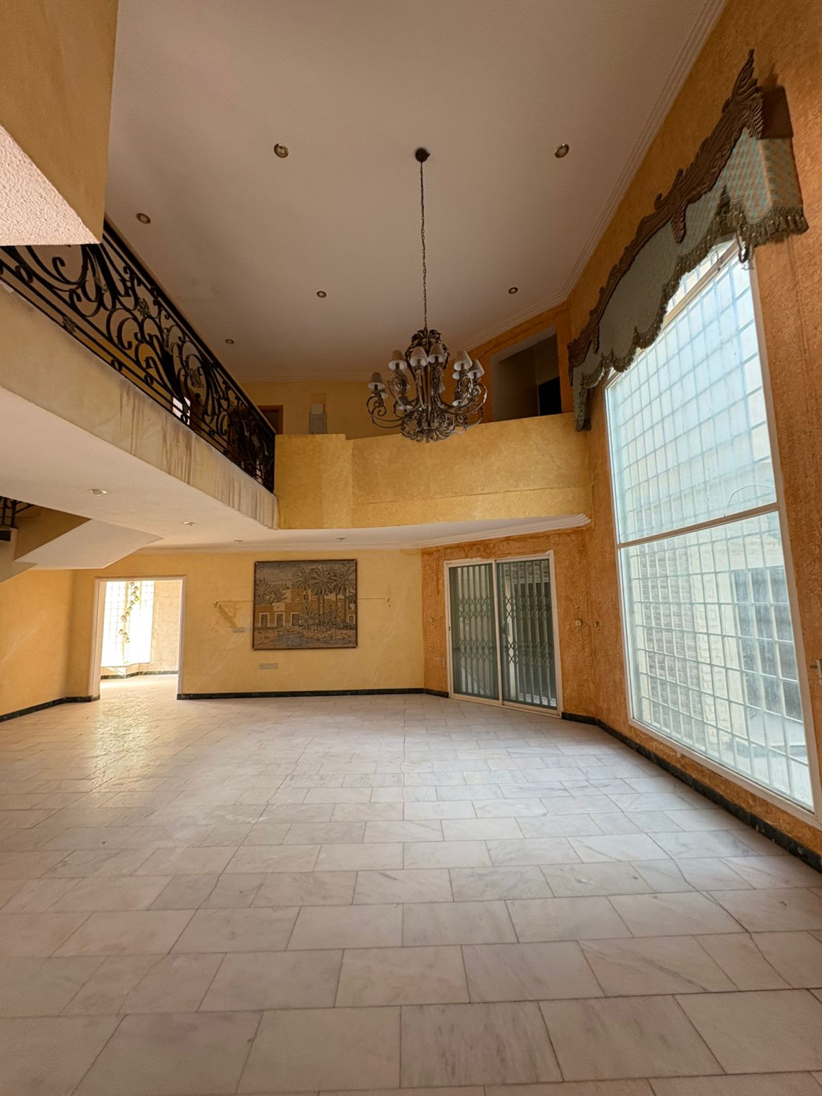 فيلا 4 غرف في المروج 2