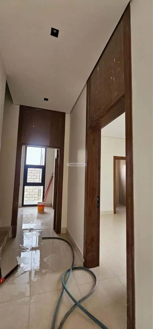 فيلا 4 غرف في العارض 10