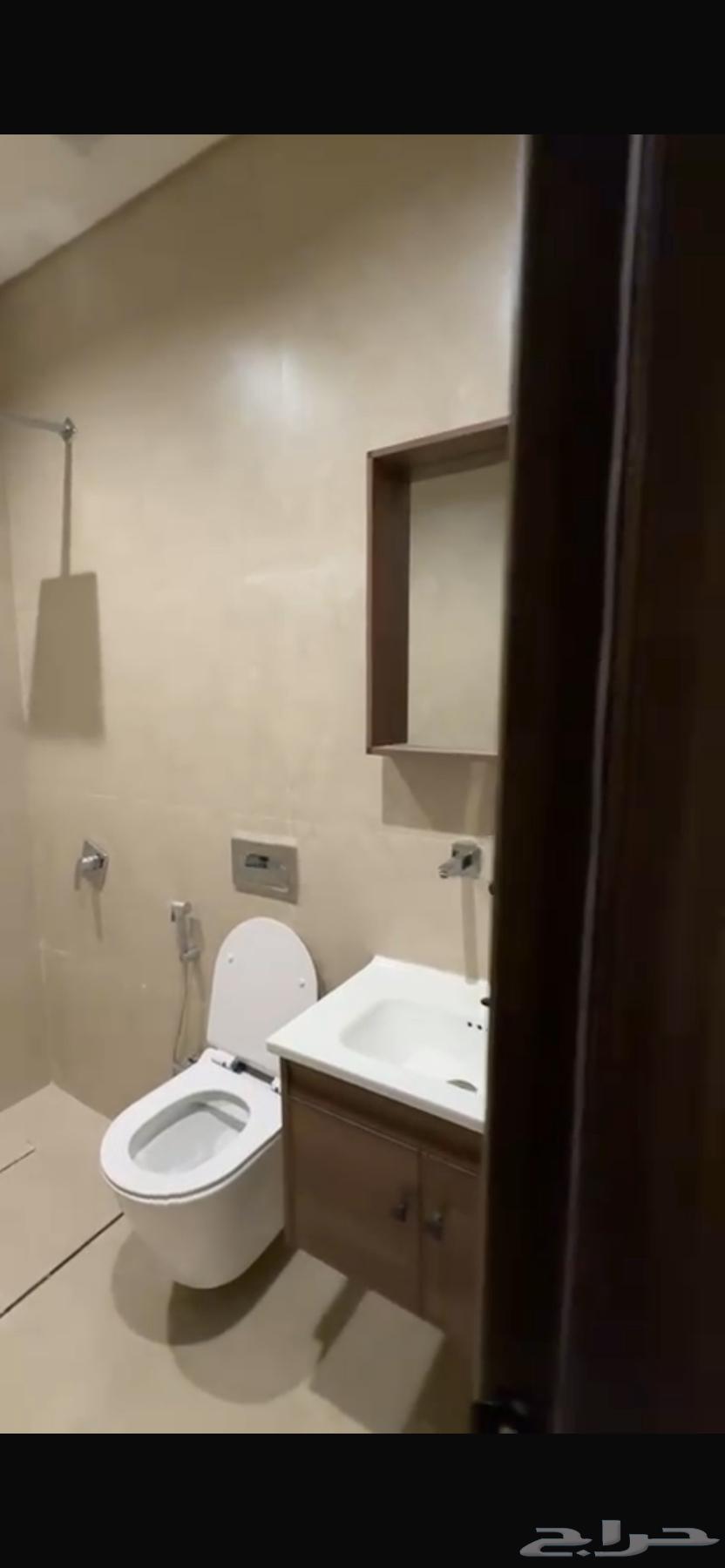 شقة 4 غرف في الحمرا 3