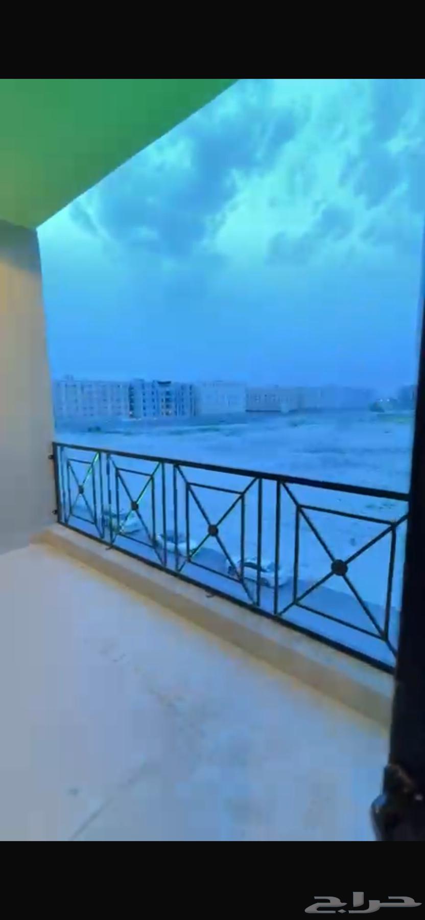 شقة 4 غرف في الحمرا 9