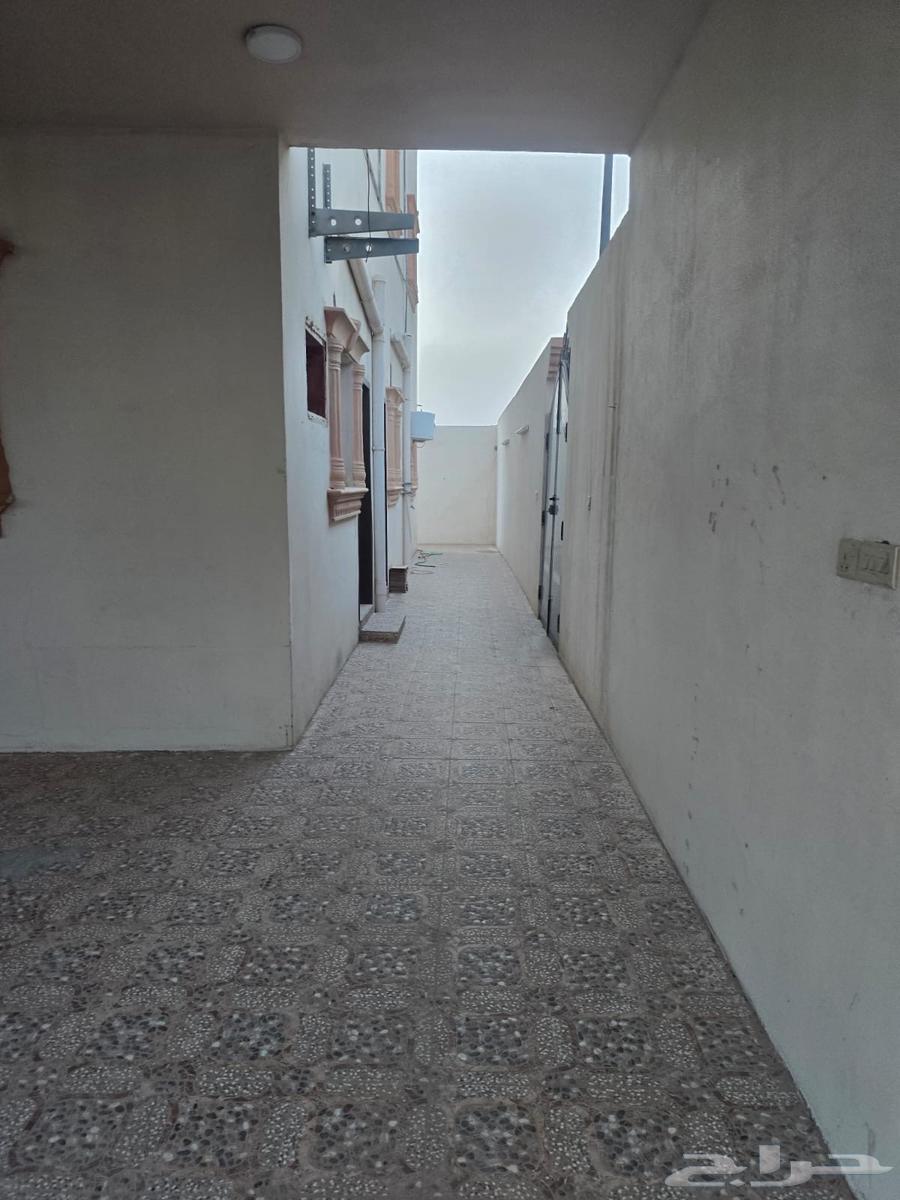 فيلا 15 غرف في النايفية 8