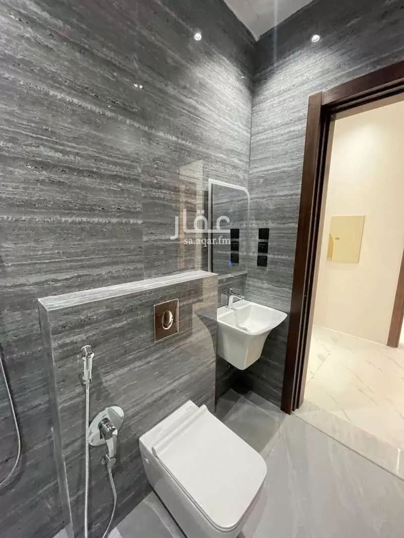 3 bedroom floor in Al Malqa 6