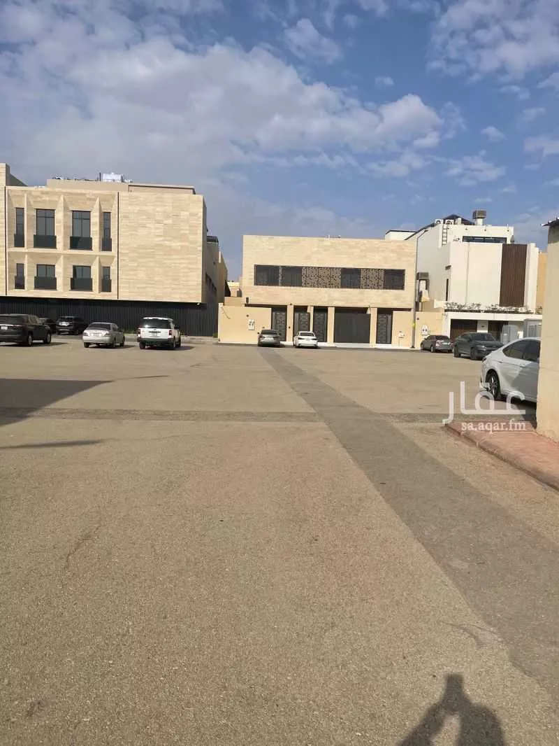 3 bedroom floor in Al Malqa 9