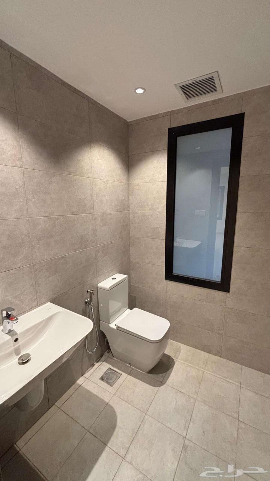 شقة 5 غرف في الدفاع 3