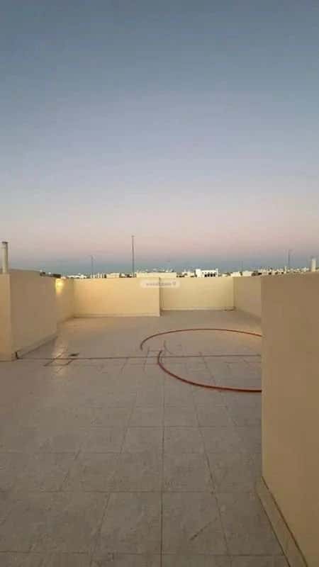 دور 5 غرف في نبلاء 10