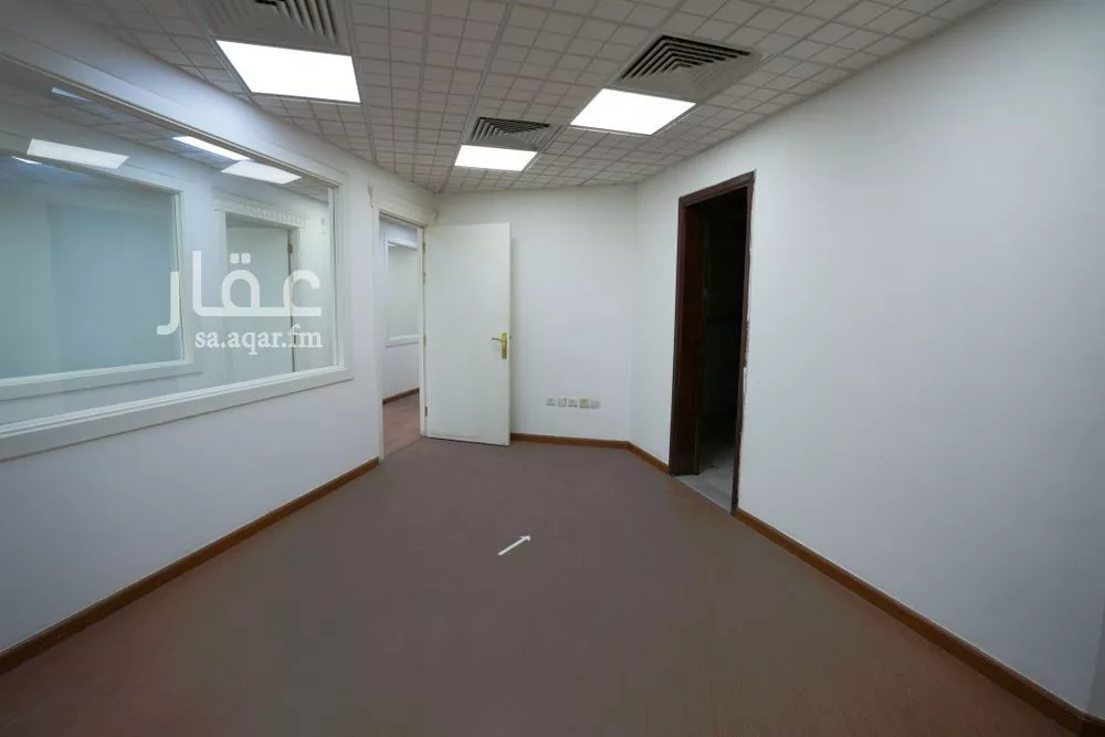 مكتب 3840 م² في العليا 2