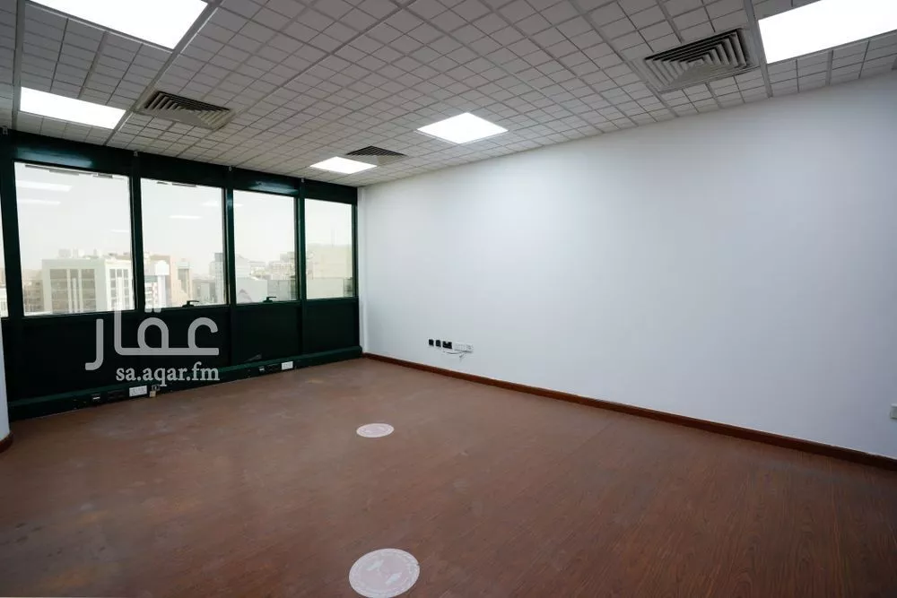 مكتب 3840 م² في العليا 3