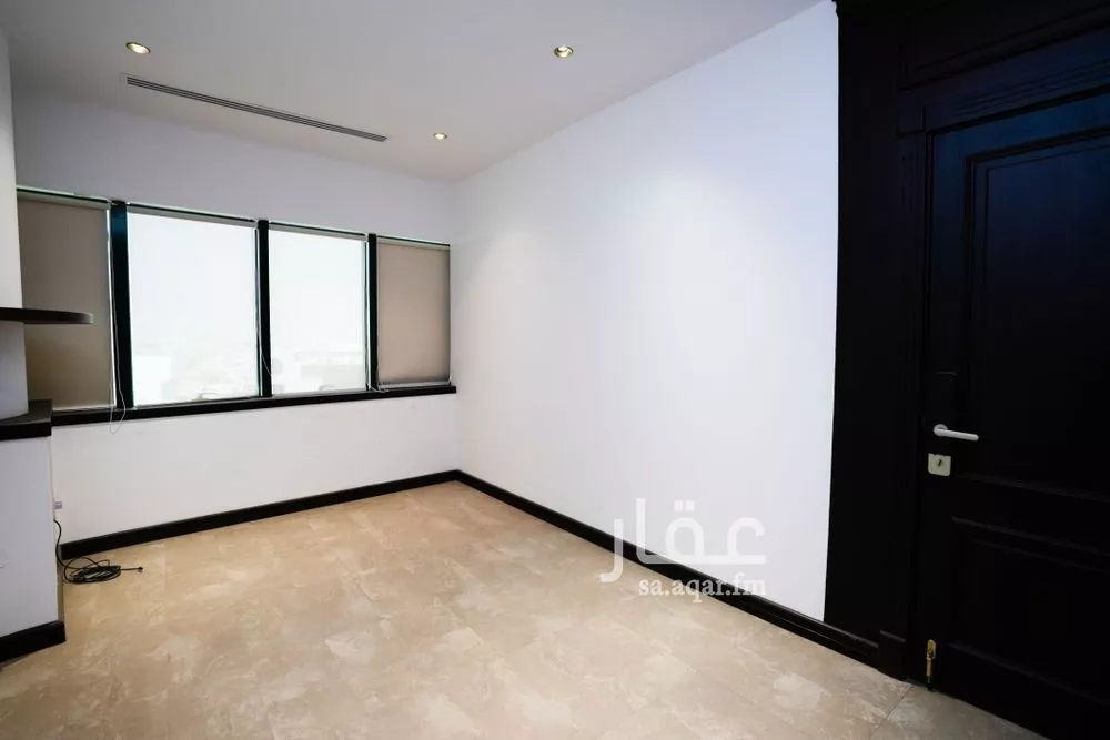 مكتب 3840 م² في العليا 2