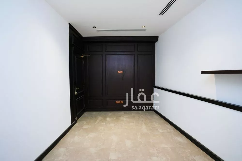 مكتب 3840 م² في العليا 3