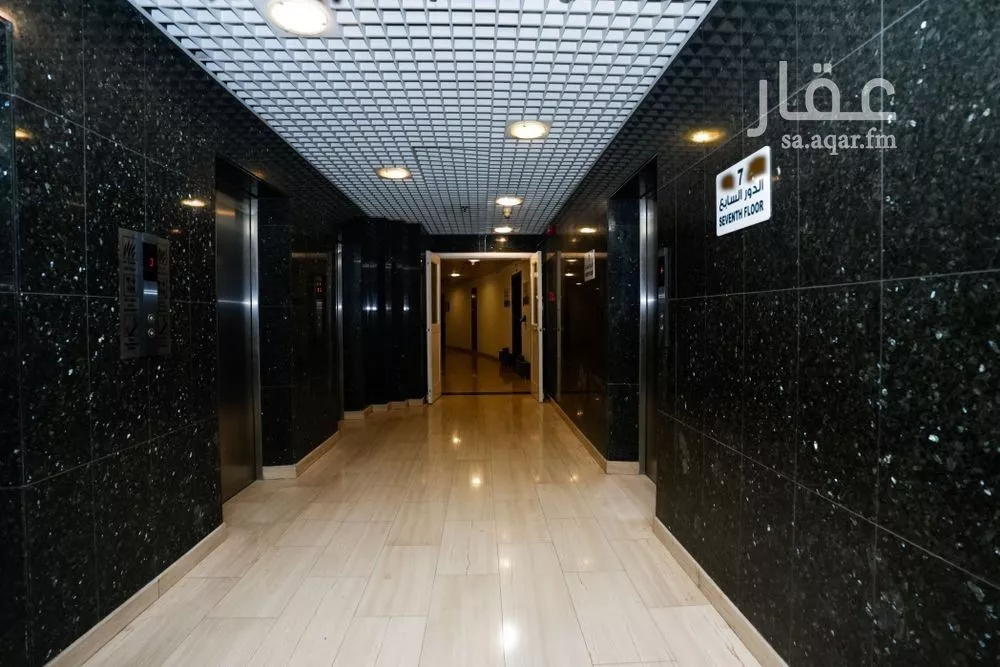 مكتب 3840 م² في العليا 4