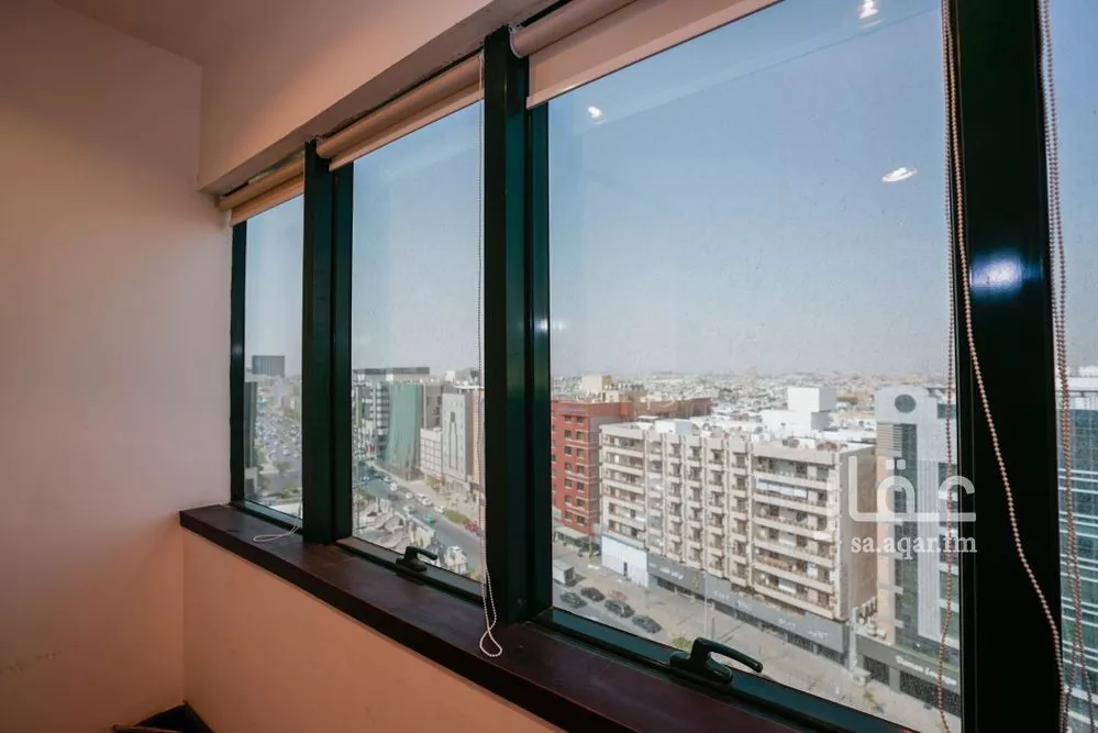 مكتب 3840 م² في العليا 9