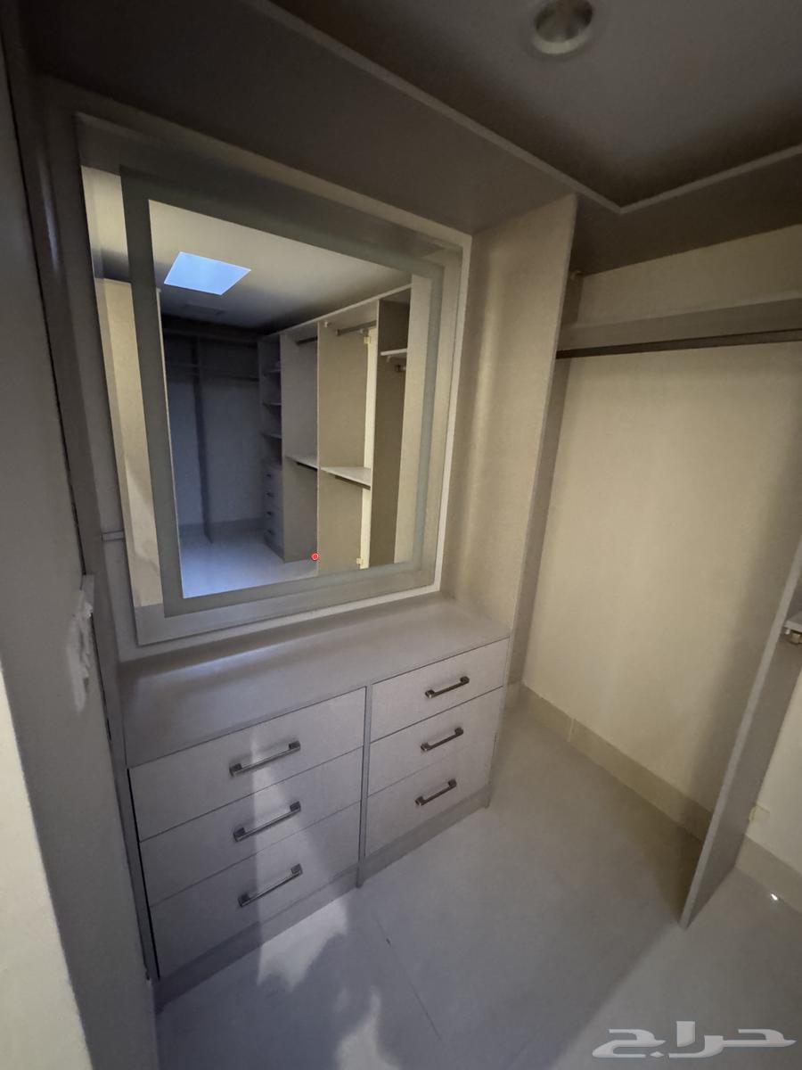 شقة 4 غرف في النرجس 6