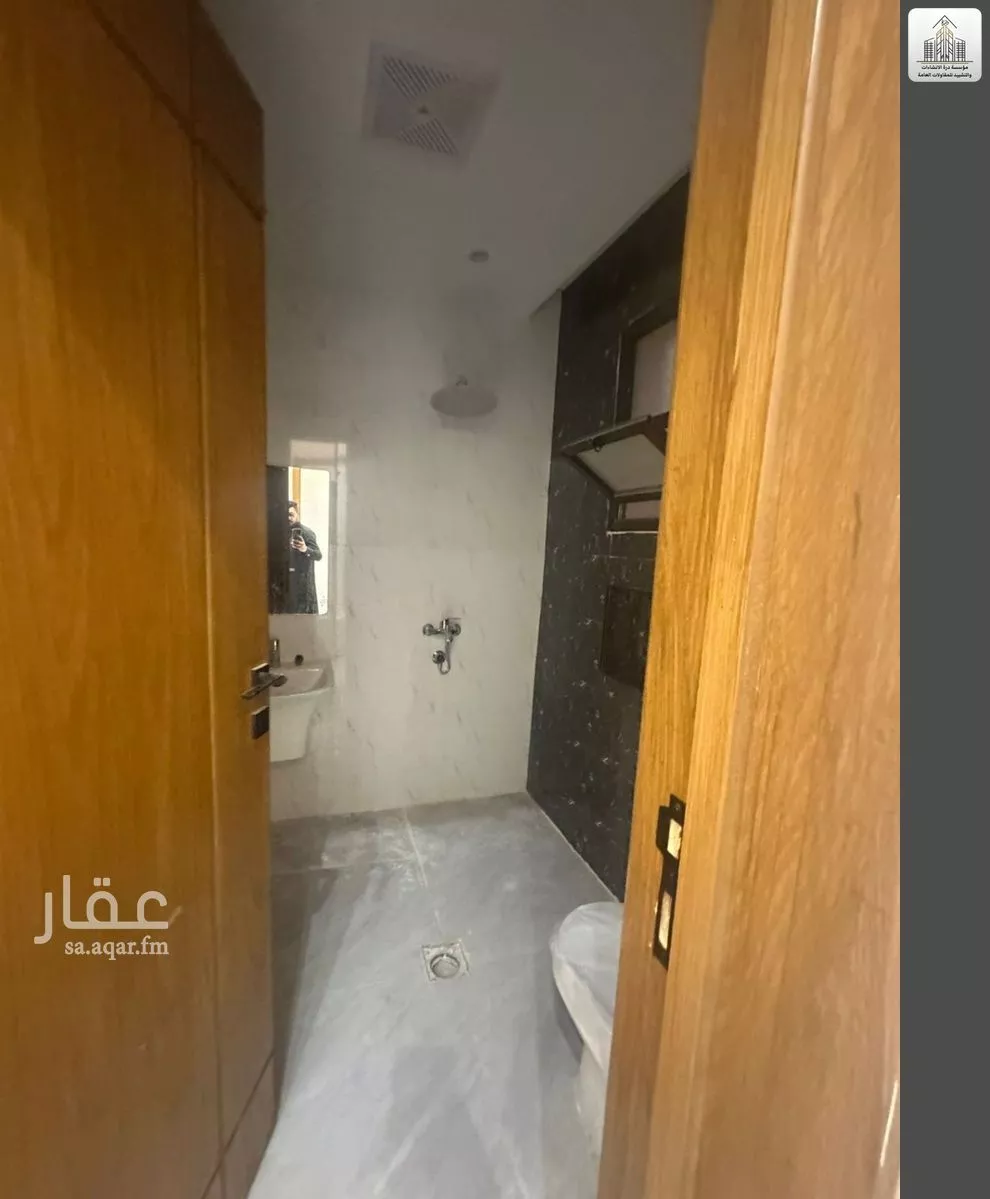 فيلا 5 غرف في عكاظ 7