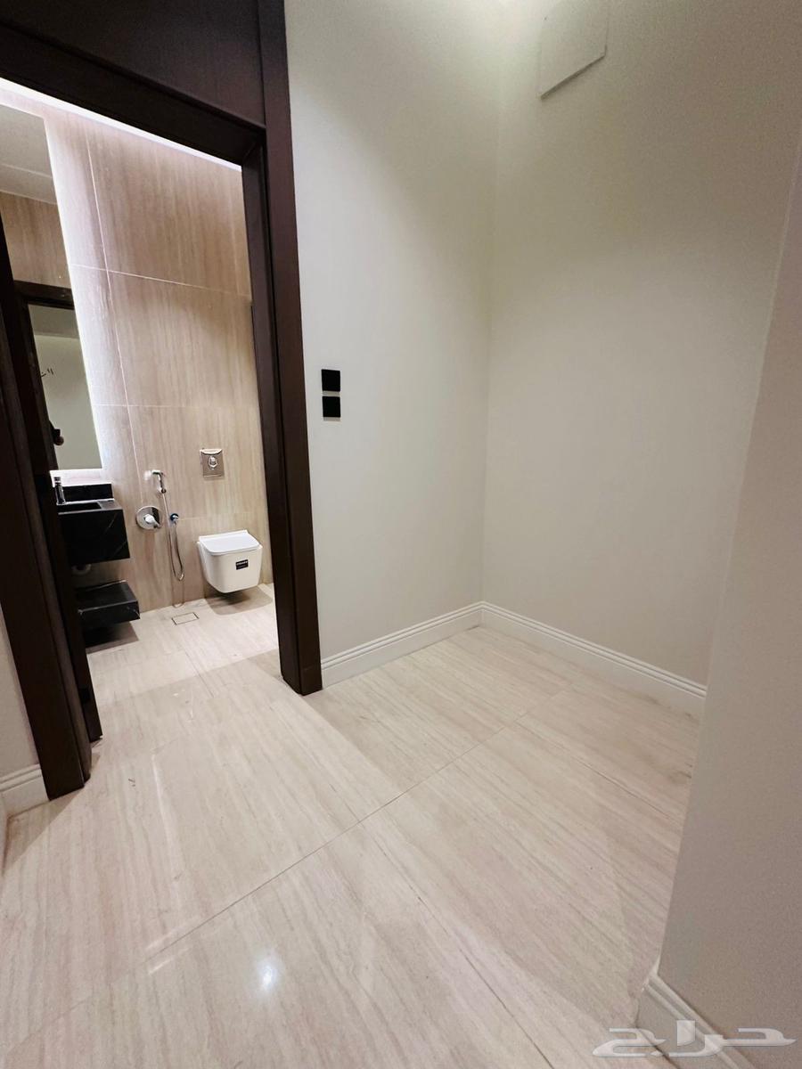 شقة 4 غرف في العارض 7