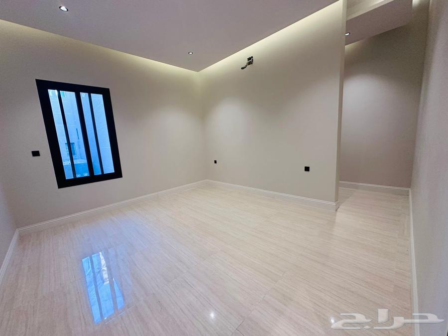 شقة 4 غرف في العارض 10