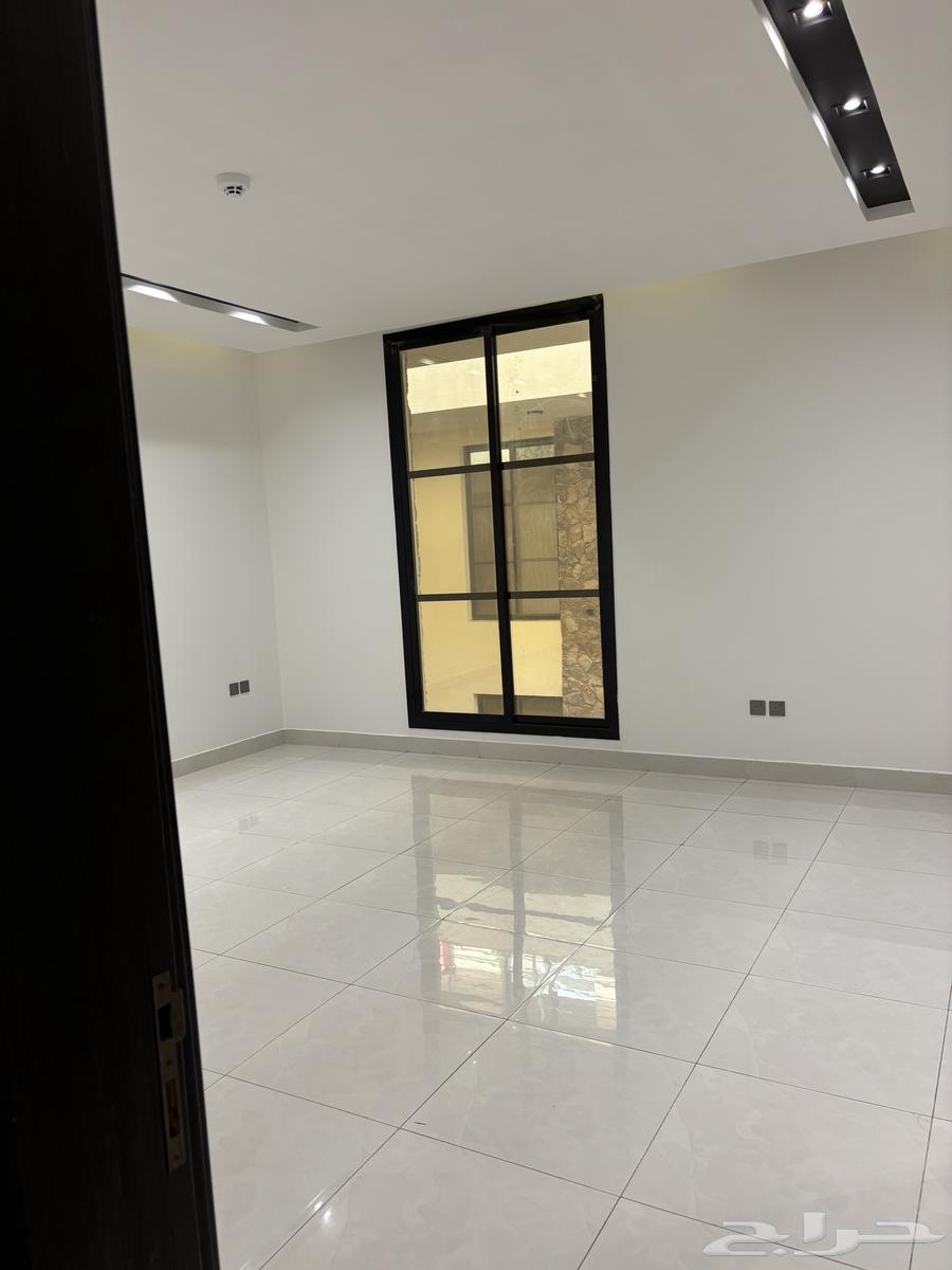 شقة 5 غرف في العارض 12