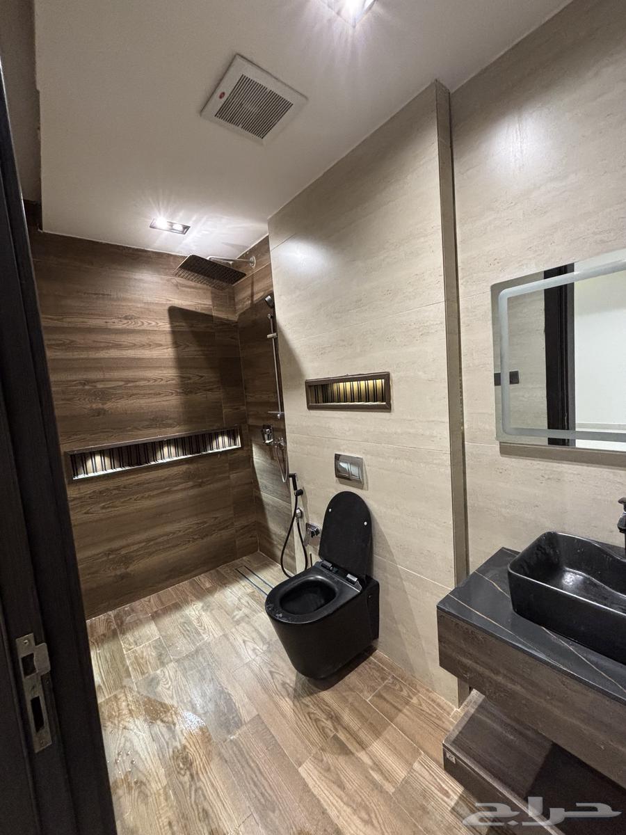 شقة 5 غرف في العارض 7