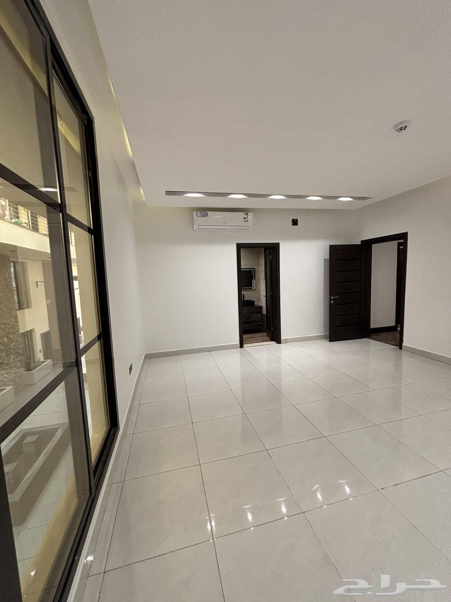 شقة 5 غرف في العارض 9