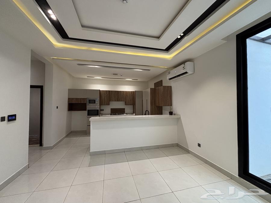 شقة 5 غرف في العارض 10