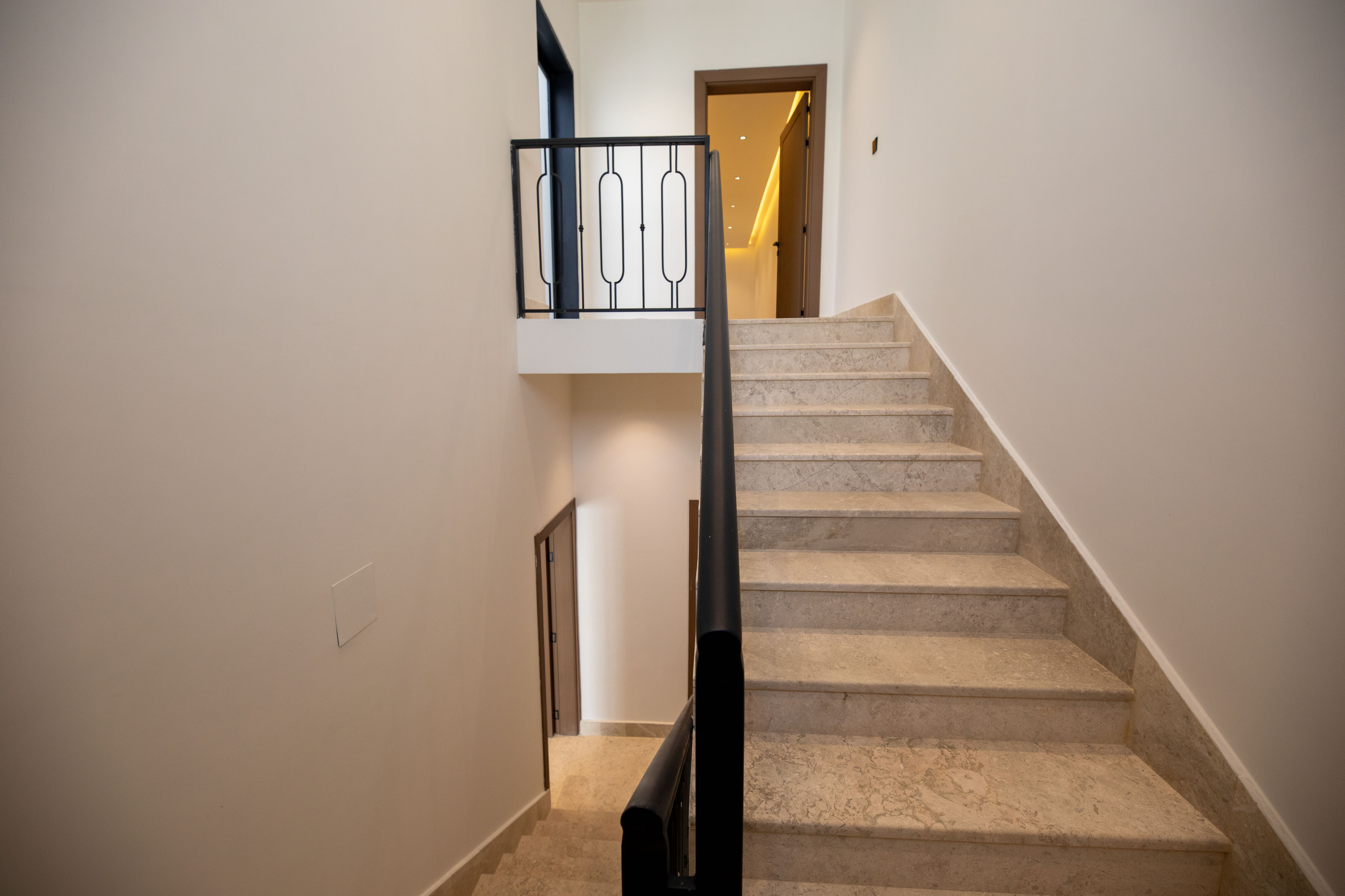 شقة 3 غرف في المرجان 6