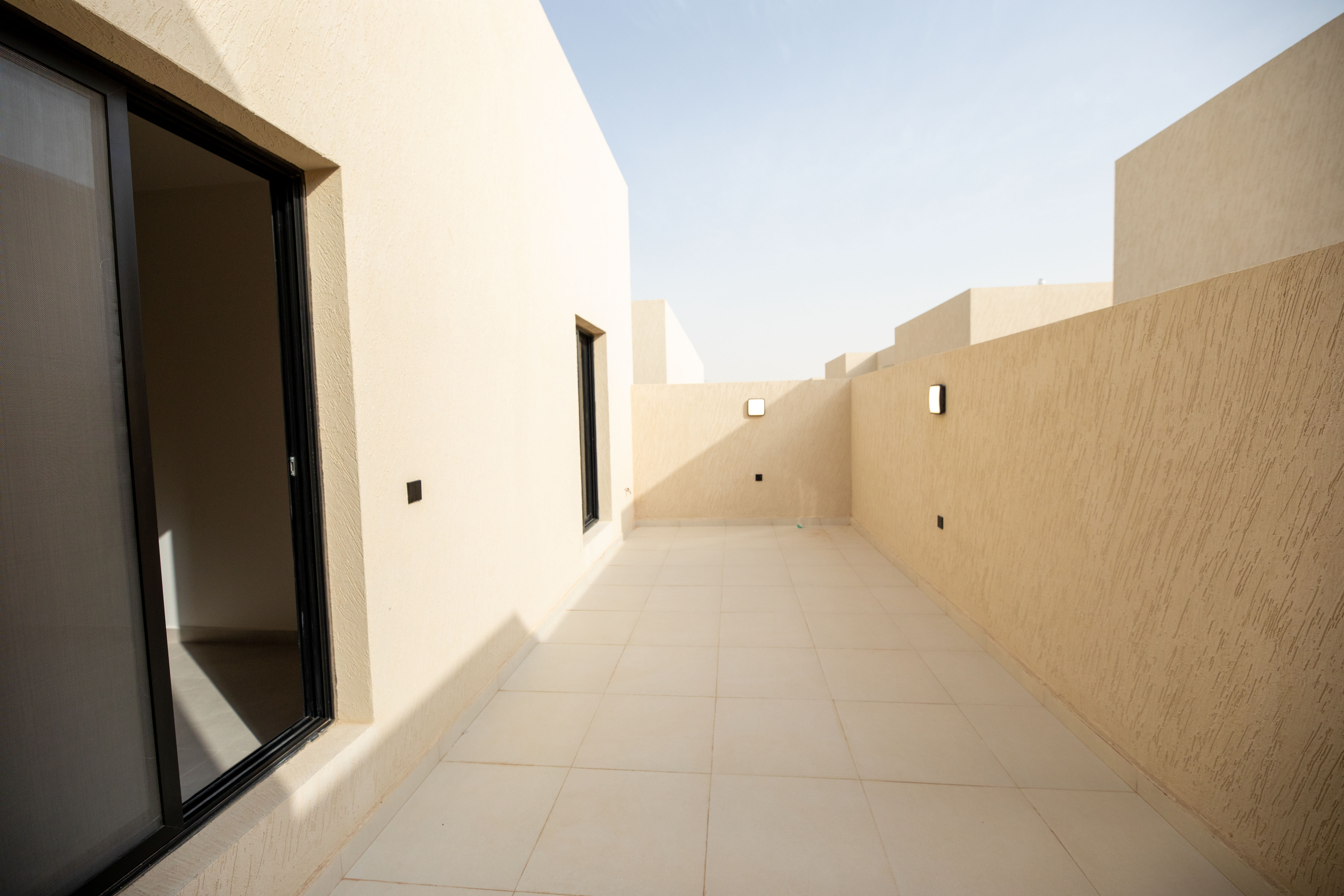 شقة 3 غرف في المرجان 8