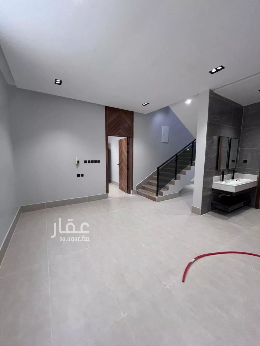 فيلا 5 غرف في عكاظ 4