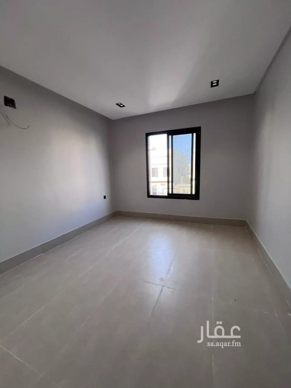 فيلا 5 غرف في عكاظ 7