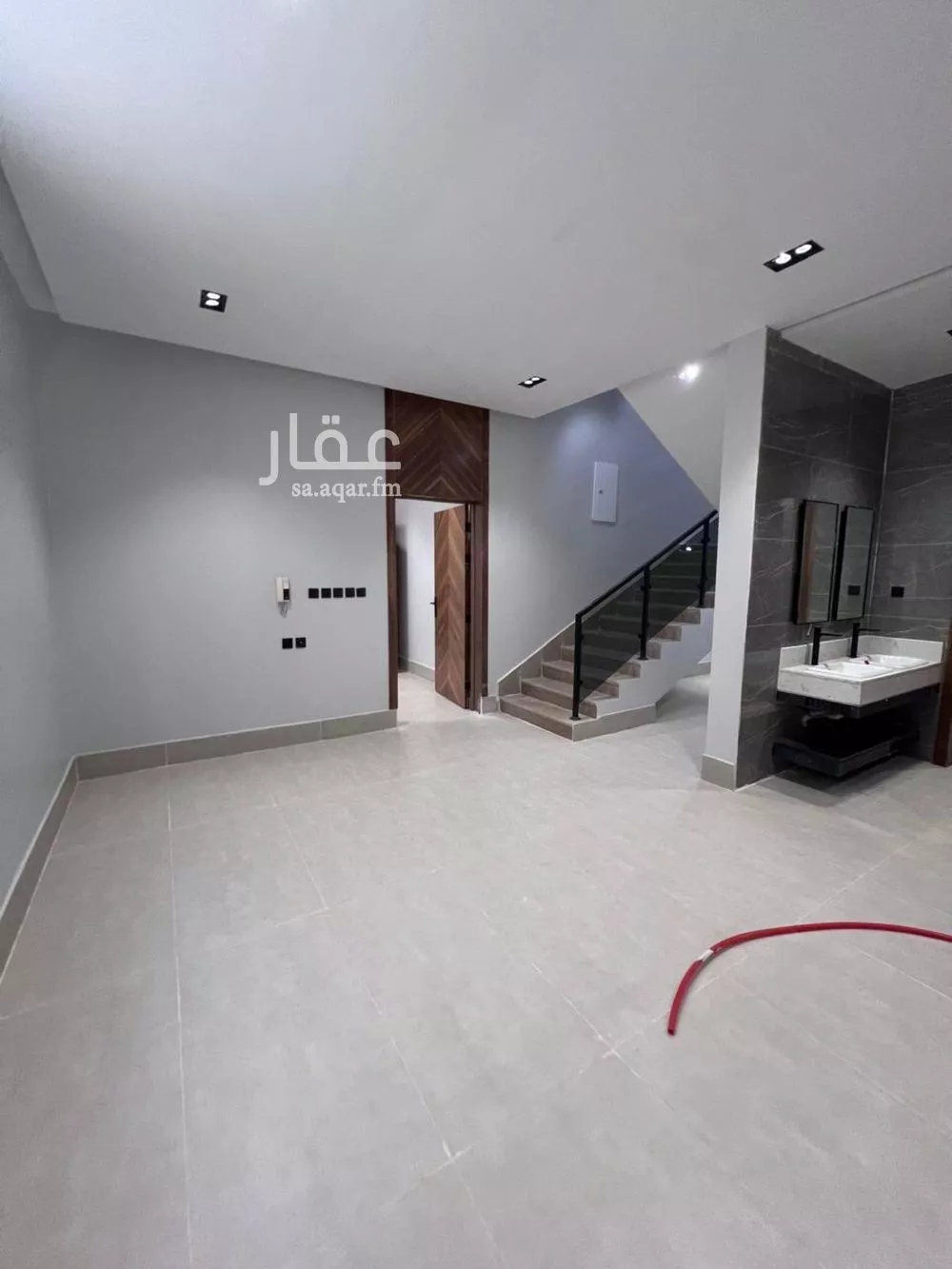 فيلا 5 غرف في عكاظ 10