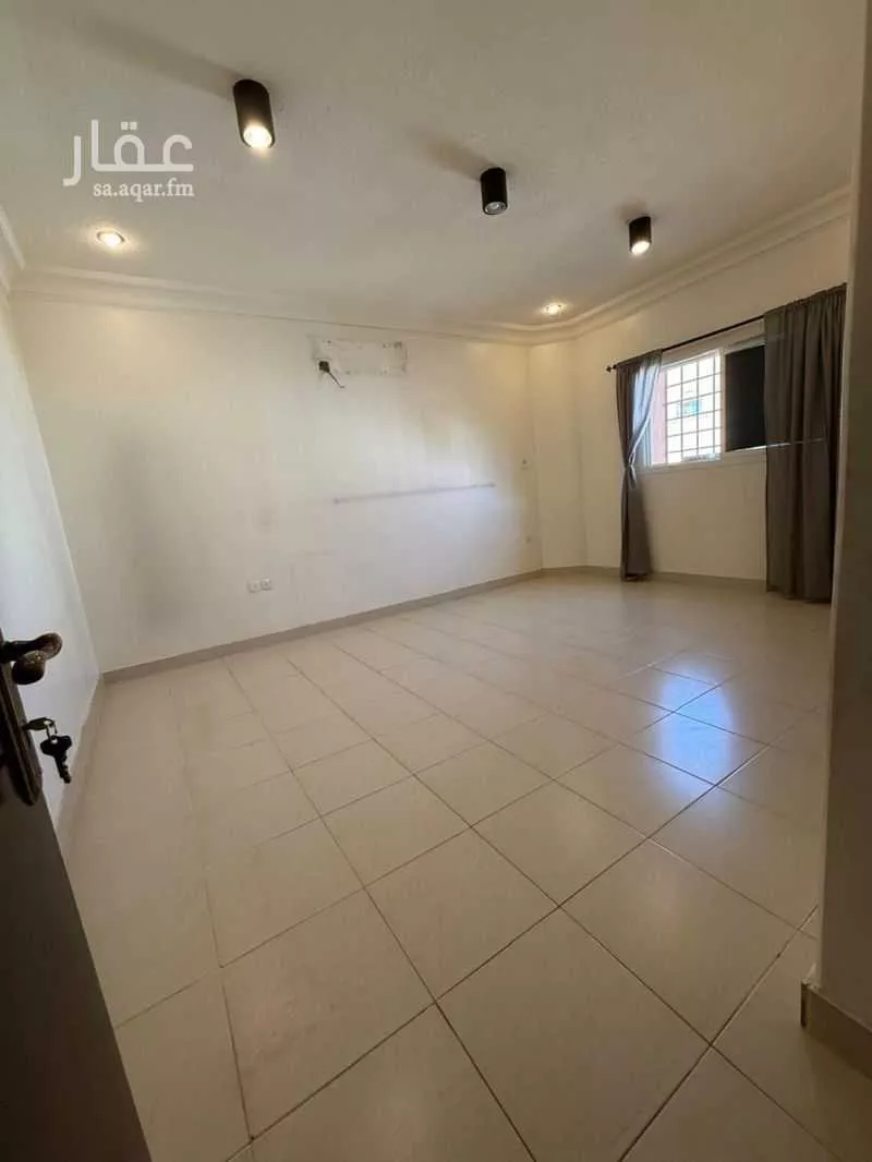 4 bedroom villa in Al Rabwa 2