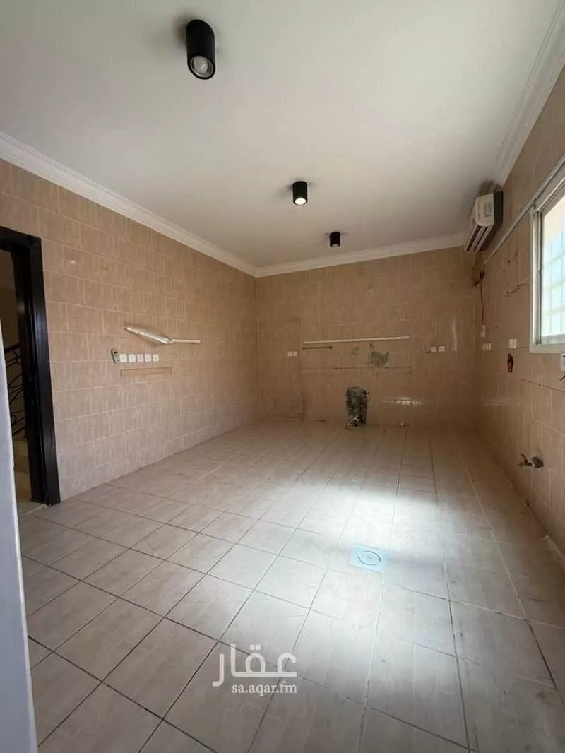 4 bedroom villa in Al Rabwa 14