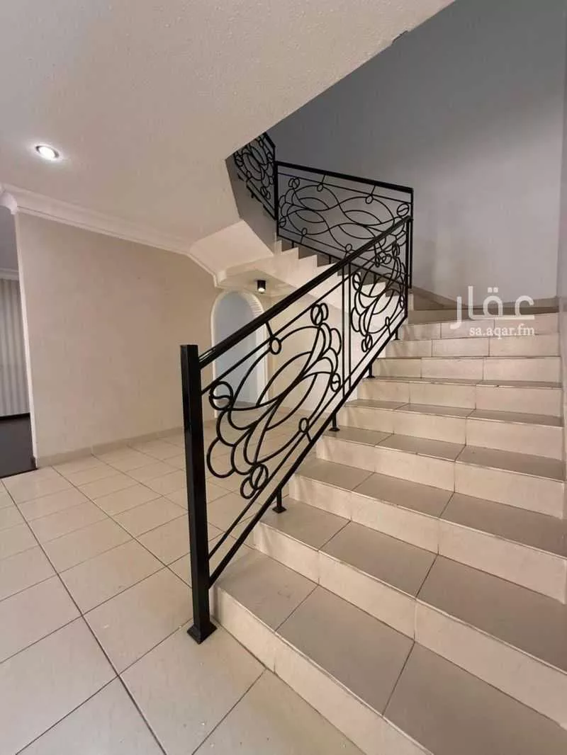 4 bedroom villa in Al Rabwa 15